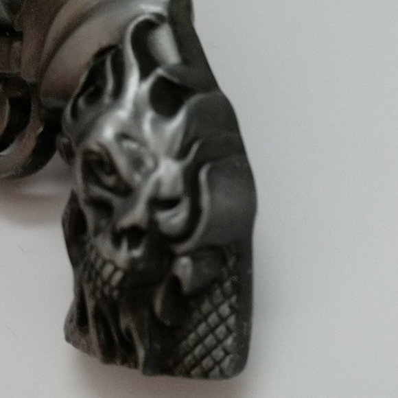 Cast Metal Belt Buckle Revolver with Skull Streetwear Gothic - Picture 10 of 11